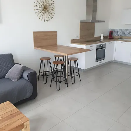 Apartment A Deux Pas Du Port De *