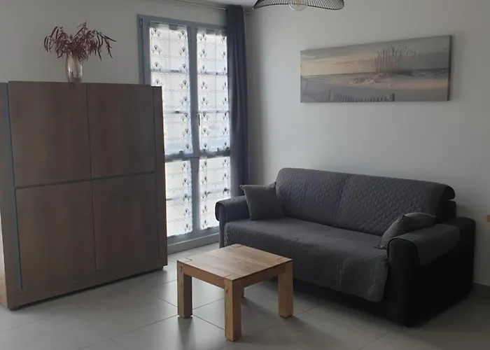 A Deux Pas Du Port De 博尼法乔